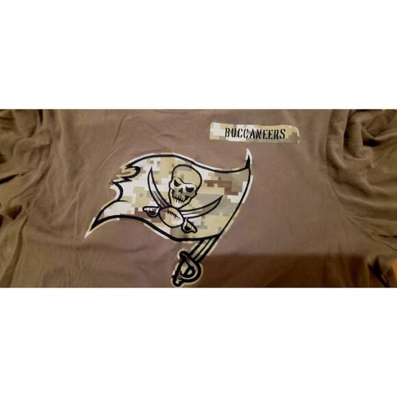 Tampa Bay Buccaneers Shirt Mens M Army Green Salute To Service NFL Football - Picture 11 of 11
